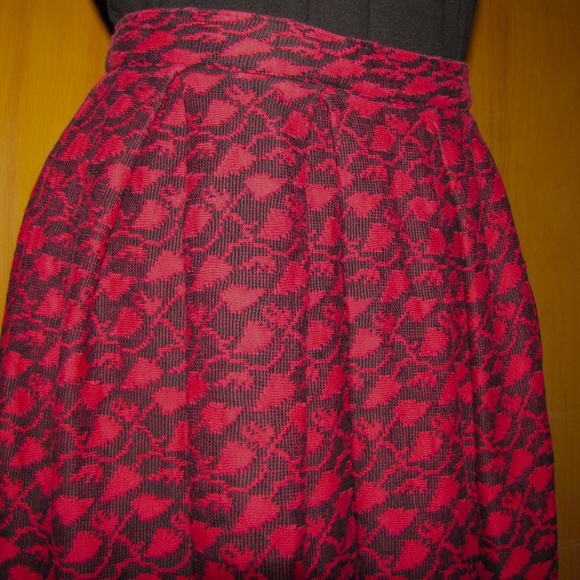 Koret of California, Vintage 70s cranberry red & black knit skirt. - Picture 4 of 6
